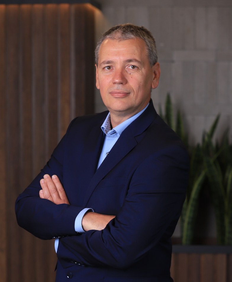 Zoltán Sipos, Chief Commercial Officer